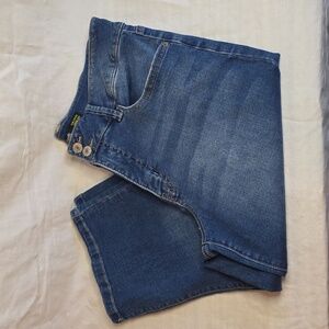 Royalty For Me Women's Cropped Blue Jeans(capris)